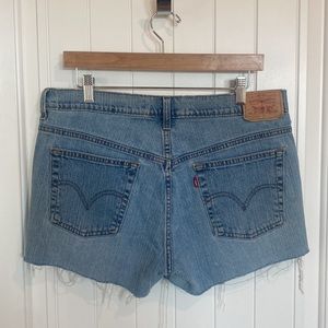 Levi’s cut off jean shorts